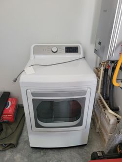 Gas Dryer with EasyLoad Door
