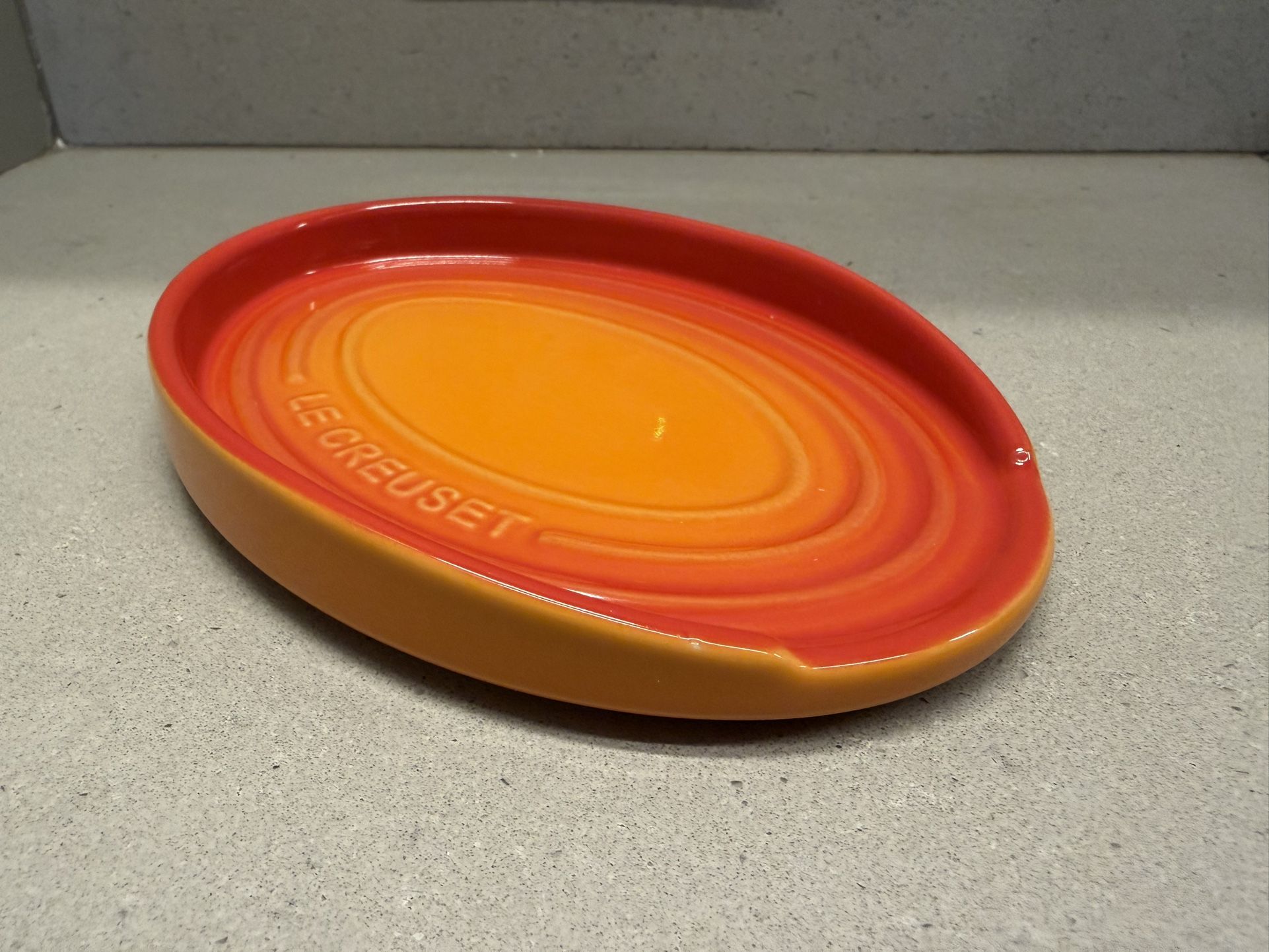 Le Creuset Stoneware Spoon Rest – Flame (Orange) – Like New