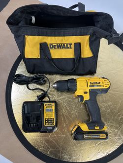 Pre-owned DCD771 1/2 (13mm) CORDLESS DRILL DRIVER With Bag, One Battery, Charger 