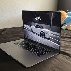 MACBOOK PRO 16”