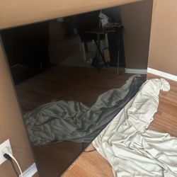 75 Inch Smart Hisense flatscreen Mount Included