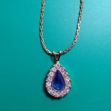 Beautiful Avon Blue Sapphire Diamond Halo 😇 Necklace! 💙💎