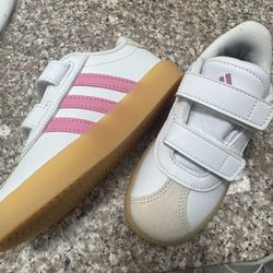 New 9k Adidas Tennis Shoes