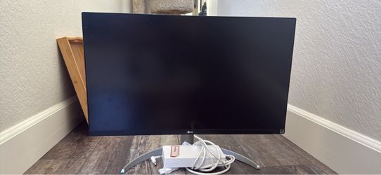 LG 27” 4K UHD Monitor – Excellent Condition