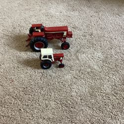 Farmall 806 With International 1066 Turbo Farm Toys 1/64 Version
