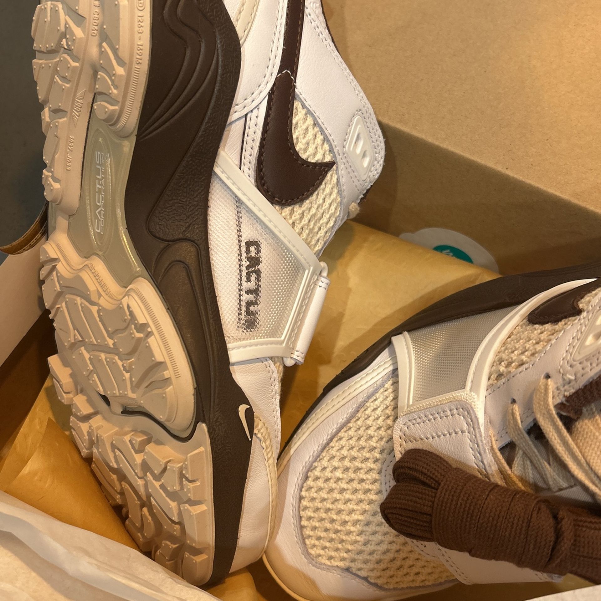 Nike Cactus Jack Zoom Field Jaxx