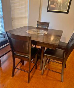 Dining table & chairs set