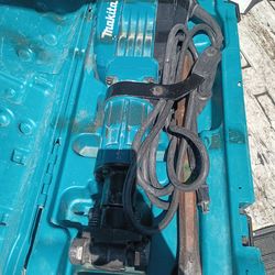 MAKITA HM1307CB DEMOLITION HAMMER  w/ 1 1/8  BIT  all in CASE