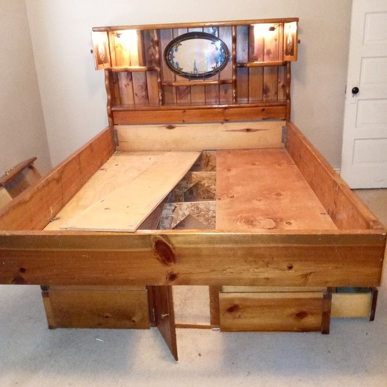 Beautiful Queen Bed Frame Oak finish-Solid Wood, Mirrored headboard With Lights/shelves