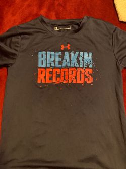 Under armor youth t shirt size 7 dry fit