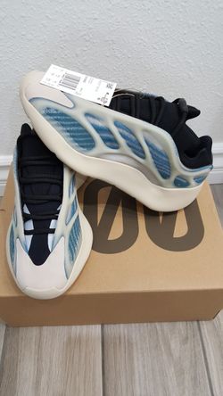 Yeezy 700 V3 Kyanite Size 7 $320