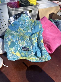 Whole giant tub of kid clothes