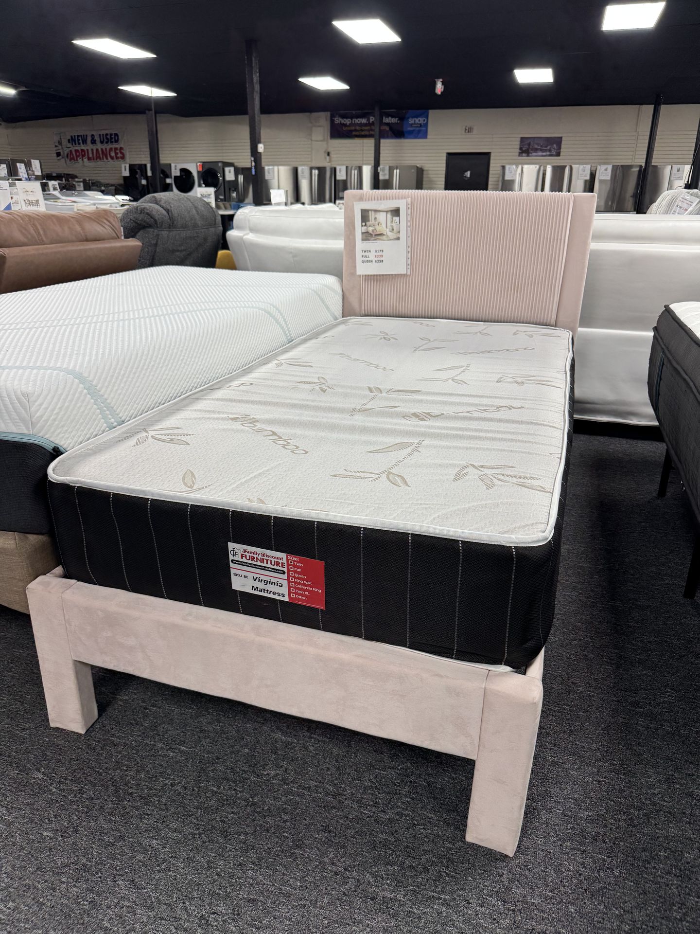 Twin/Full/Queen Bedframe. 🚚WE DELIVER🚚