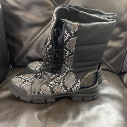 Snow Boots Size 11 In Women 