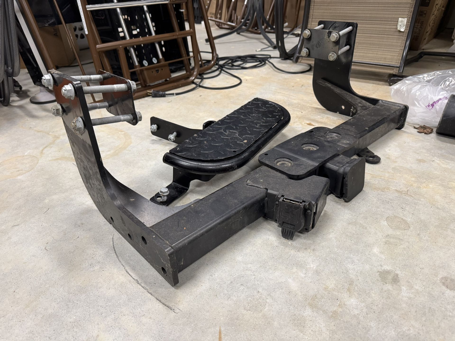 Trailer Hitch & step bumper- Mercedes-Benz 2019-2025