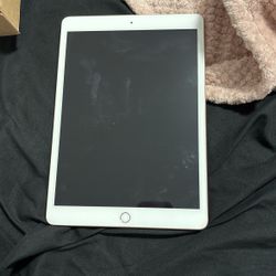 iPad 8 Gold