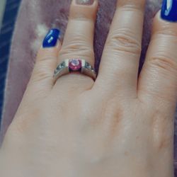 925 silver ring number 7 good condition, I have many rings and jewelry that I will be uploading to my page if you like more than one item we can make 