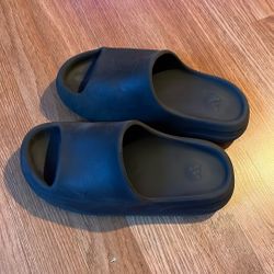 yeezy slides
