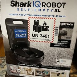 Shark RV1001AE IQ Robot Self-Empty XL, Robot Vacuum with IQ Navigation, Home Mapping, Self-Cleaning Brushroll, Wi-Fi Connected, Works with Alexa, Blac