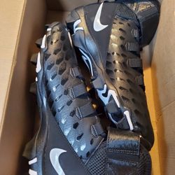 NIKE CLEATS