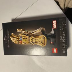 LEGO Thanos Infinity gauntlet
