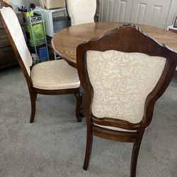Beautiful Solid Wood Dining Table with 6 Stanley Furniture Chairs