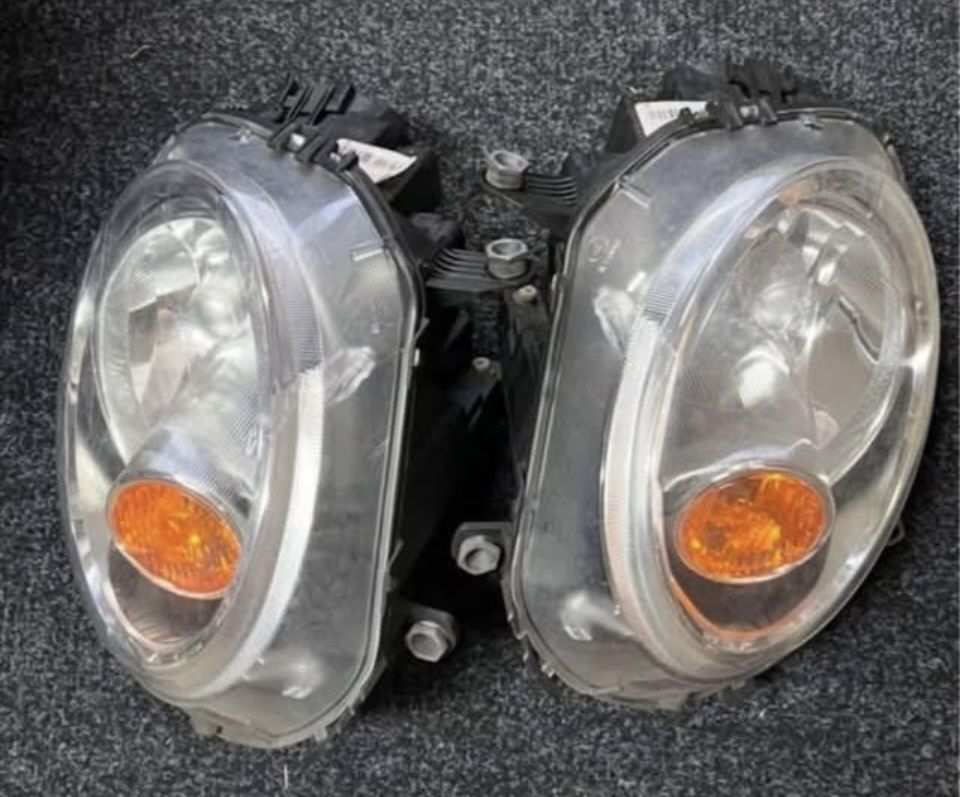 MINI COOPER GEN 2 HEADLIGHTS with new bulbs in excellent condition
