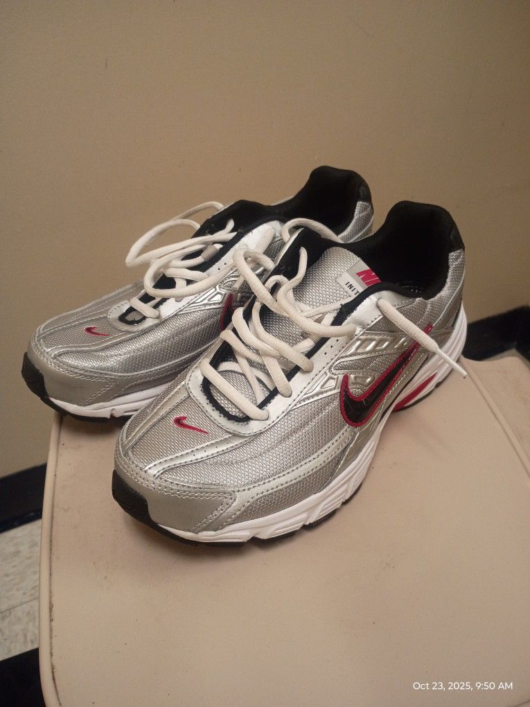 Nikes Sz8.5