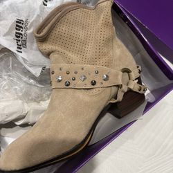 Boots Size 9