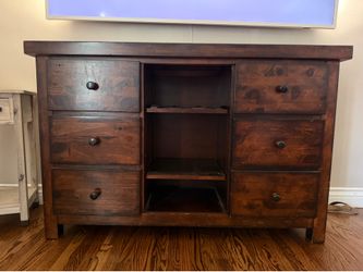 Armoire / Dresser