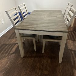 Dining roomDining room table & Chairs