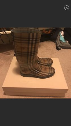 BURBERRY BOOTS!