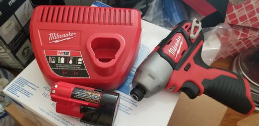 NEW MILWAUKEE M12 IMPACT DRIVER WITH BATTERY, CHARGER AND BATTERY NEW