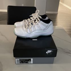Air Jordan 11 Retro Low (Sz: 7Y)