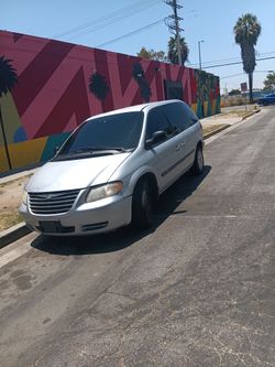 2005 town and country