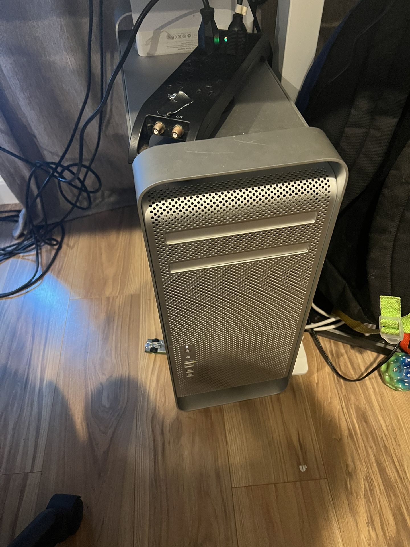 2010 Mac Tower with 30 inch cinema display