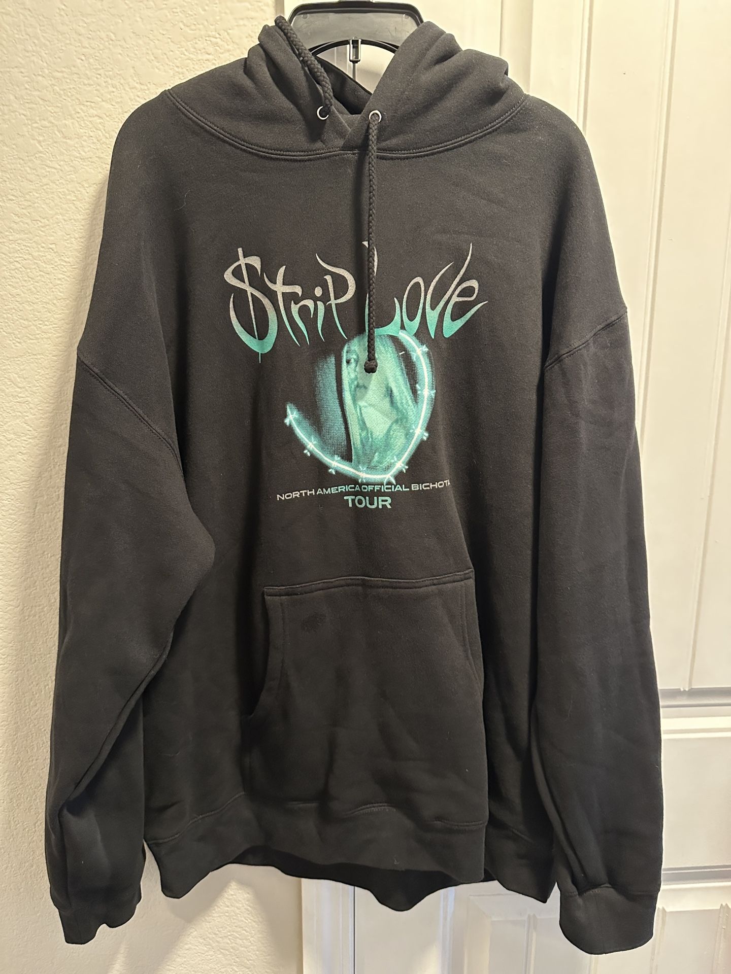 Karol G la Bichota Season Official Strip Love Tour 2022 Hooded Sweater - XL,
