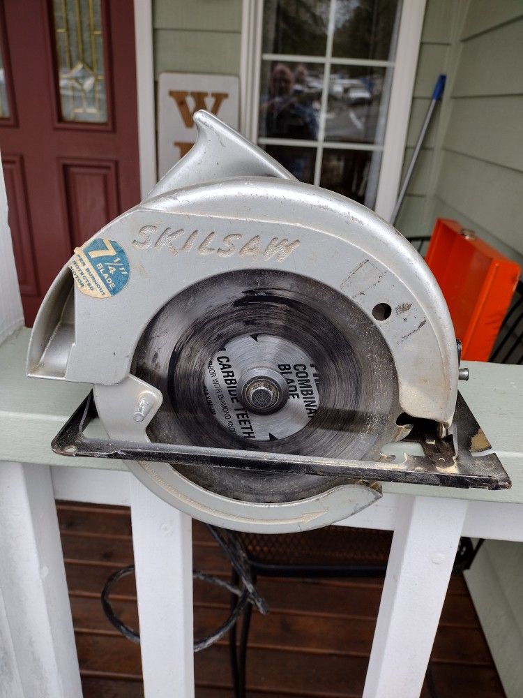 Model 574 Skil 7 1/4" Circular Saw In Metal Carry Case