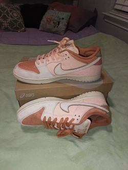 Nike SB Dunk Low Pink Peach Sneakers