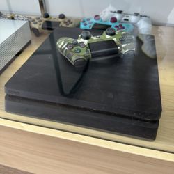 PS4 Slim With Wires And Controller