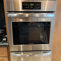 Frigidaire Wall Cabinet Mount Gas Oven. Less Than Three Years Of Very Little Use.