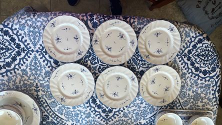 Villeroy and Boch set of  six 8 inch plates
