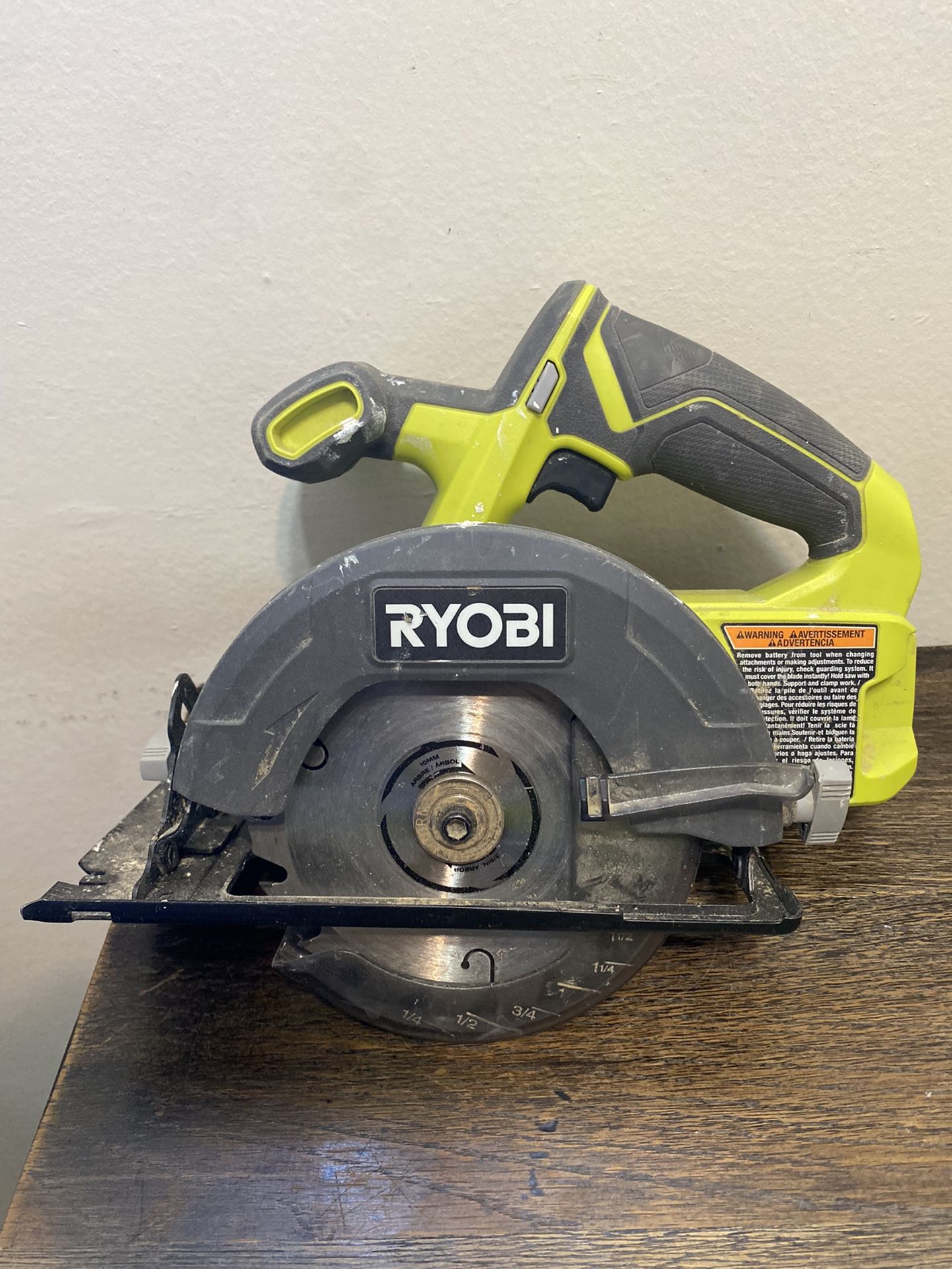 RYOBI ONE+ 18V Cordless 5 1/2 in. Circular Saw Tool Only PCL500 Used Works Great Good Excellent