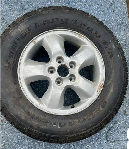 02 - 09 Hyundai Santa Fe Set Of 4 Stock Rims & Tires