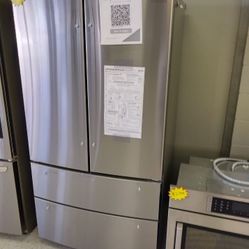 LG STAINLESS STEEL 4 DOOR FRENCH DOOR INTERNAL WATER AND ICE LBR3