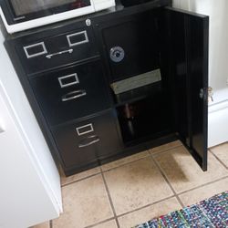 SAFE/FILE CABINET 