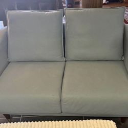 Very cute 4 1/2 x 2’ tall Couch fits great for a studio delivery the curbside drop off
