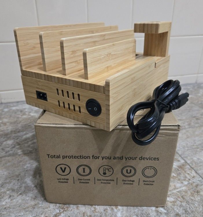 BRAND NEW 5 PORT BAMBOO DEVICE CHARGING STATION