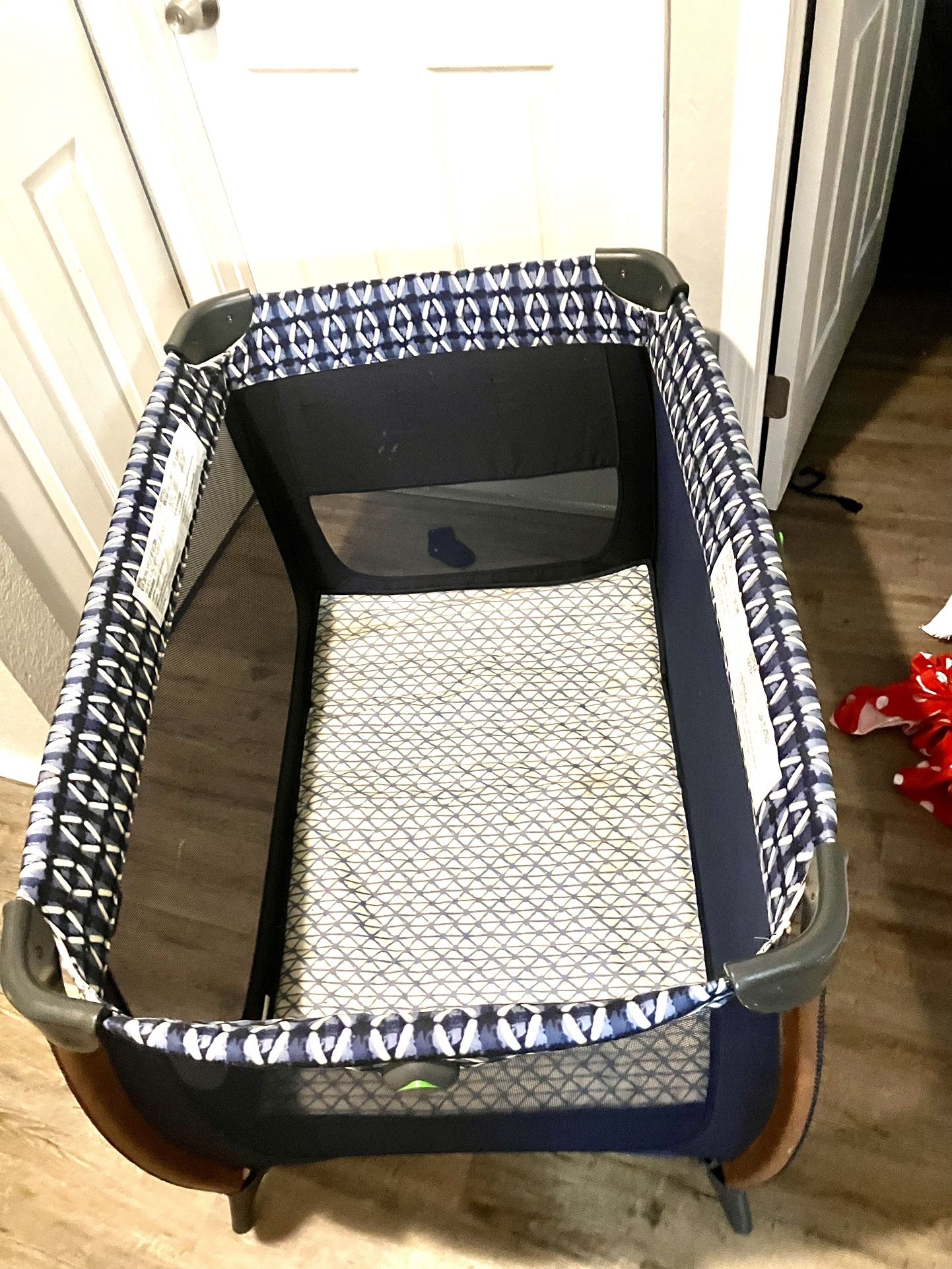 Play Pin/ Baby Crib 