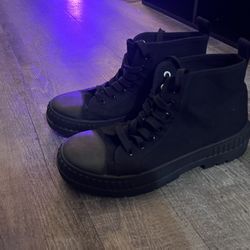 Black High Top Sneakers / Converse 